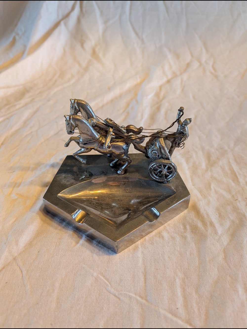2/50$ Vintage Ben-Hur Metal Ashtray Roman Chariot Figurine